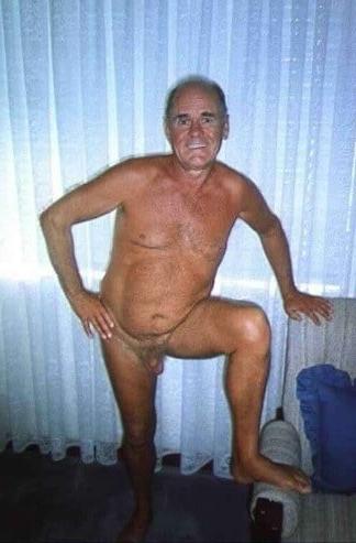 22P 2 OLD MAN AND VERY SMALL COCK AND BEACH
