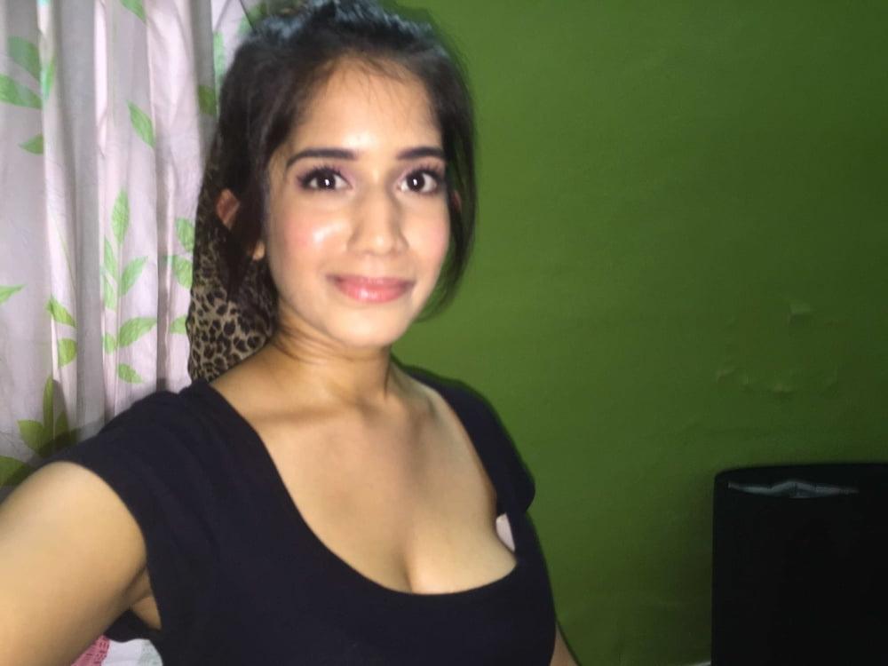 25P Unknown Desi Girl 011 (leaked semi-nudes)