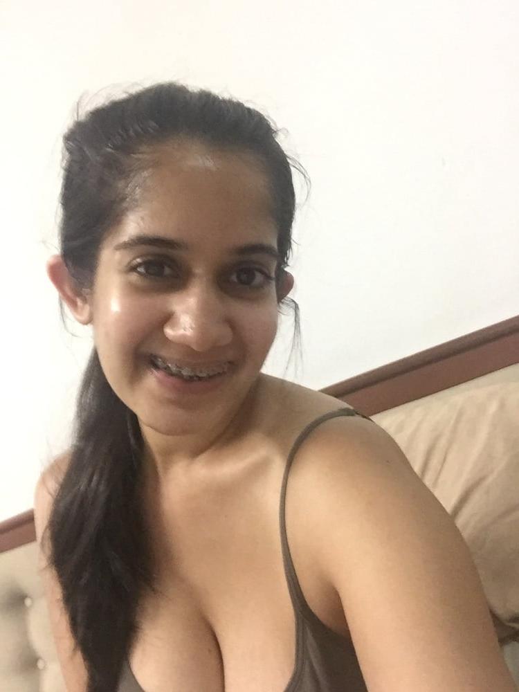 25P Unknown Desi Girl 011 (leaked semi-nudes)
