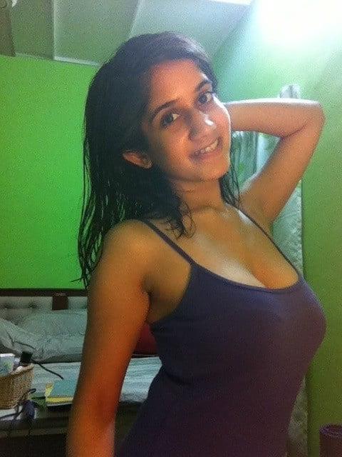 25P Unknown Desi Girl 011 (leaked semi-nudes)