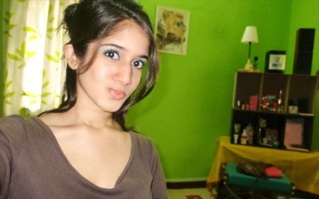 25P Unknown Desi Girl 011 (leaked semi-nudes)