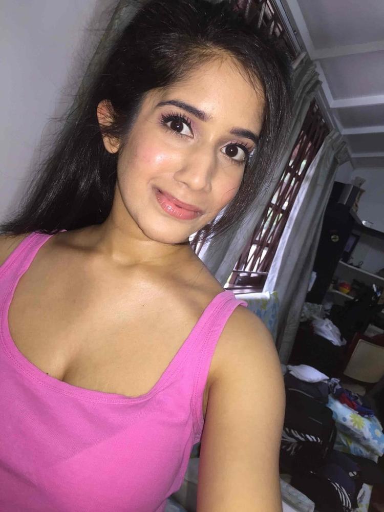 25P Unknown Desi Girl 011 (leaked semi-nudes)