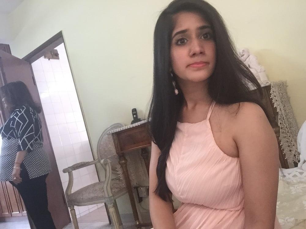 25P Unknown Desi Girl 011 (leaked semi-nudes)