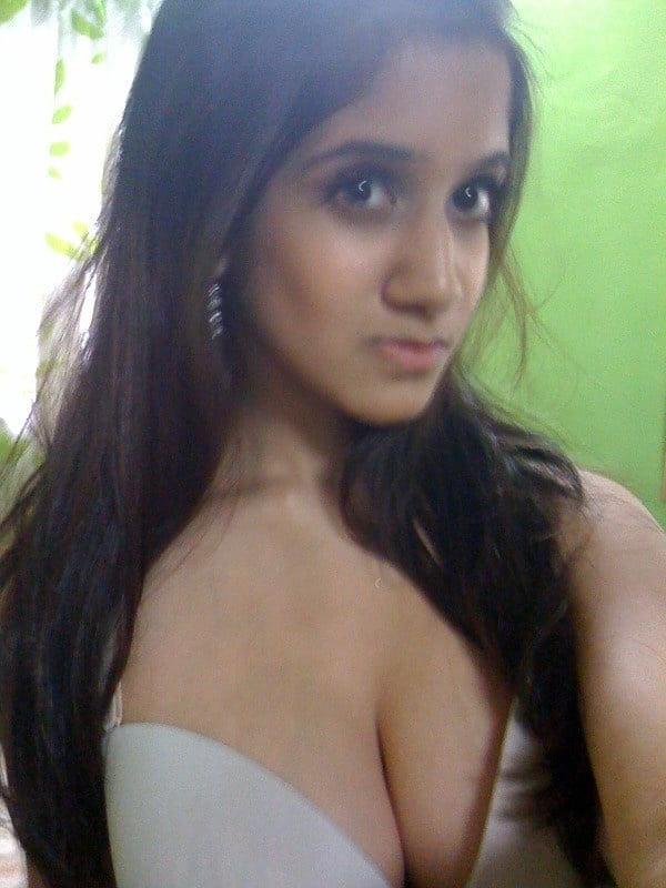 25P Unknown Desi Girl 011 (leaked semi-nudes)