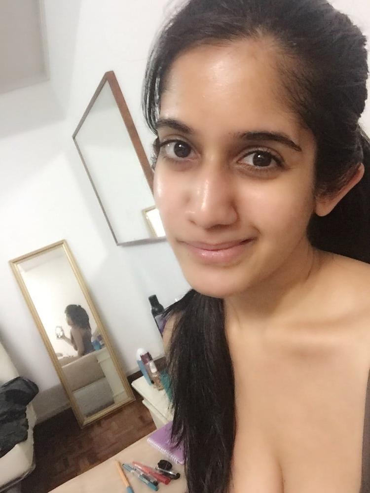 25P Unknown Desi Girl 011 (leaked semi-nudes)