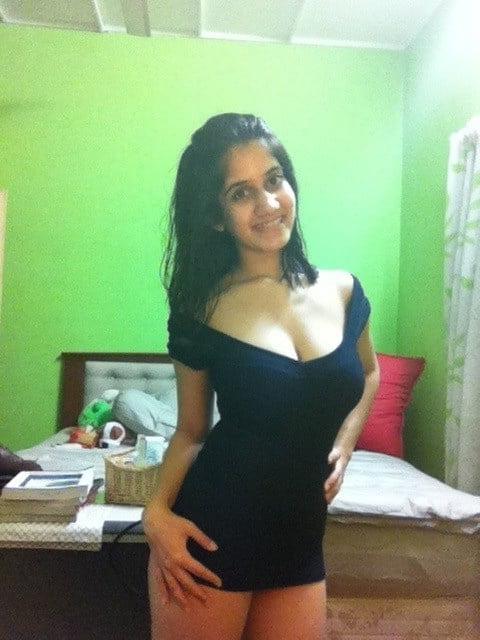 25P Unknown Desi Girl 011 (leaked semi-nudes)