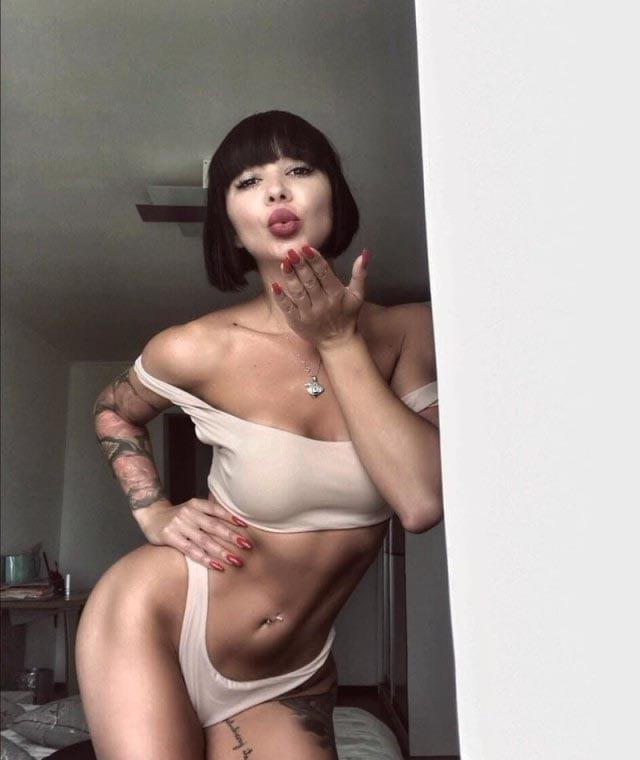 25P Insatiable pics of D - Beauty women