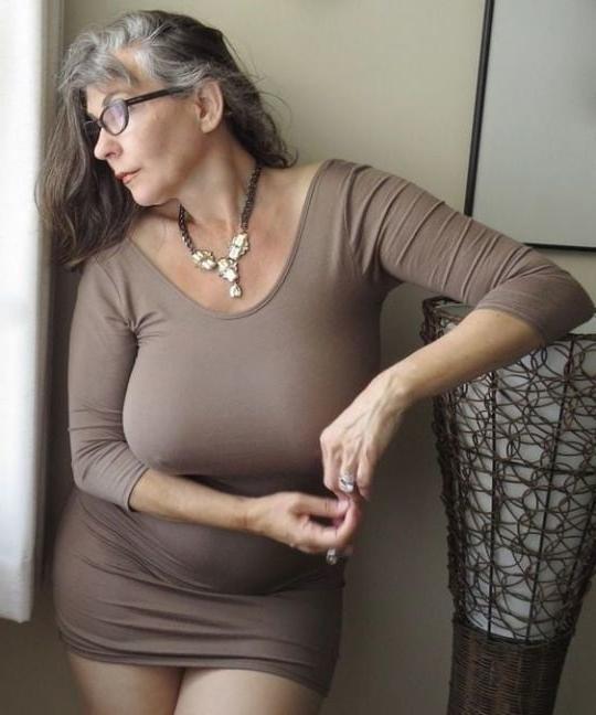 25P Gorgeous and Busty Mature Ladies 2