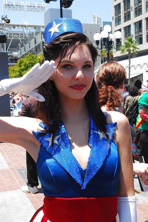 25P Babes of Comic Con 02