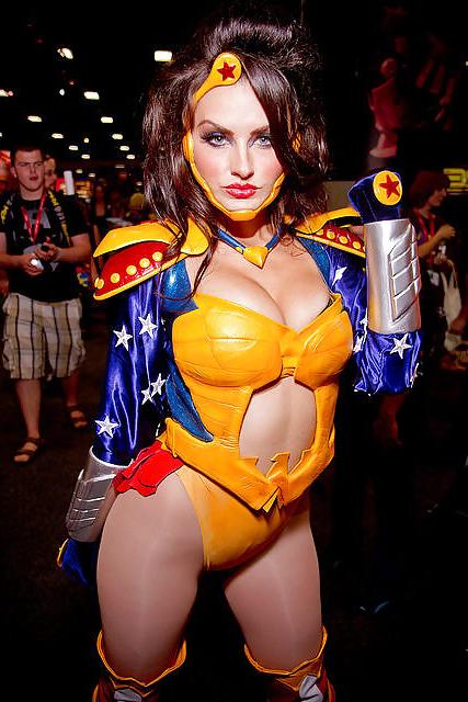 25P Babes of Comic Con 02