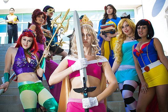 25P Babes of Comic Con 02