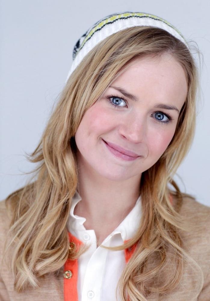 25P Britt Robertson is so hot I want to lick her vol. 2