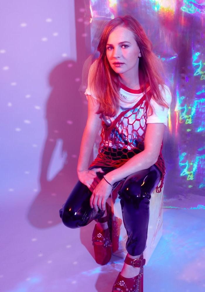 25P Britt Robertson is so hot I want to lick her vol. 2