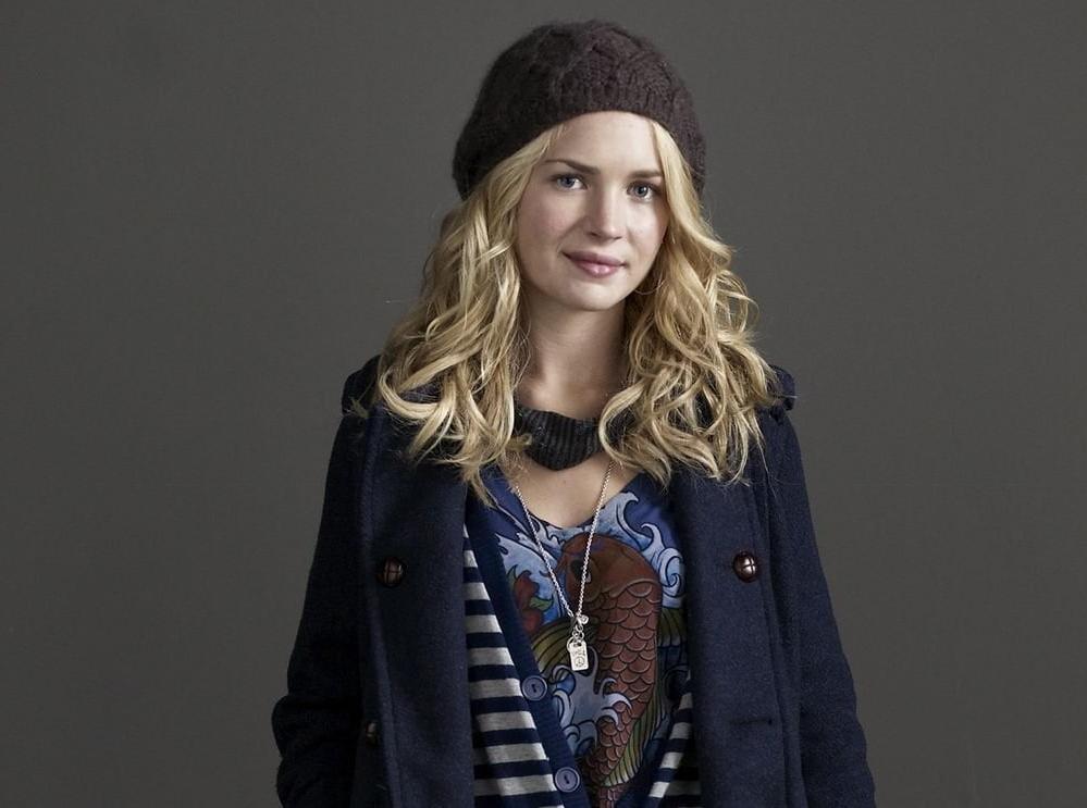 25P Britt Robertson is so hot I want to lick her vol. 2