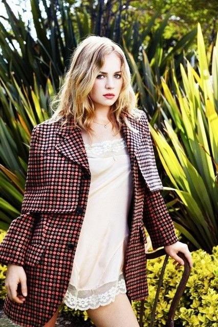 25P Britt Robertson is so hot I want to lick her vol. 2