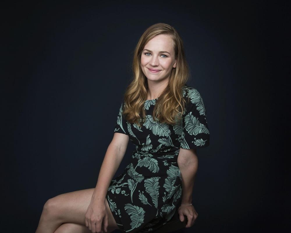 25P Britt Robertson is so hot I want to lick her vol. 2