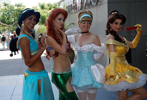 19P Girls Of Comic Con 