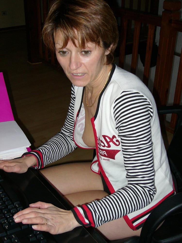 25P Downblouse &amp; Nipple Peeks 238