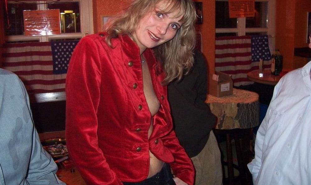 25P Downblouse &amp; Nipple Peeks 238