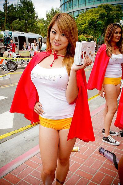 25P Babes of Comic Con 03