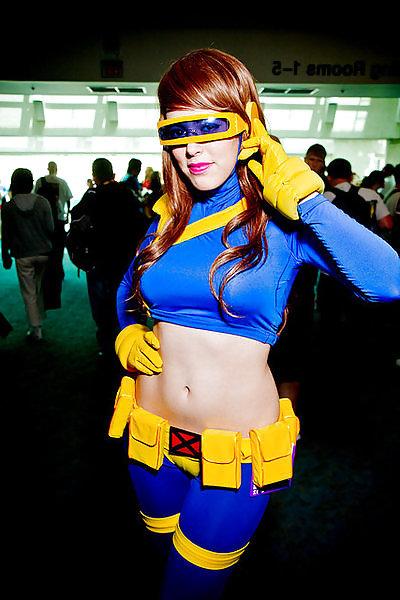 25P Babes of Comic Con 03