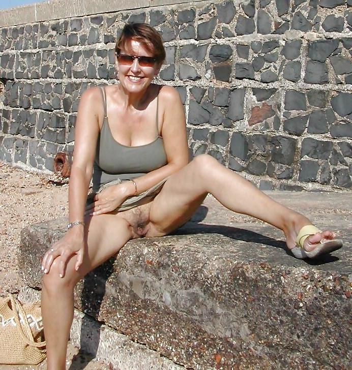 25P SLUT MATURE MILF Flashing- 3 Ways and more