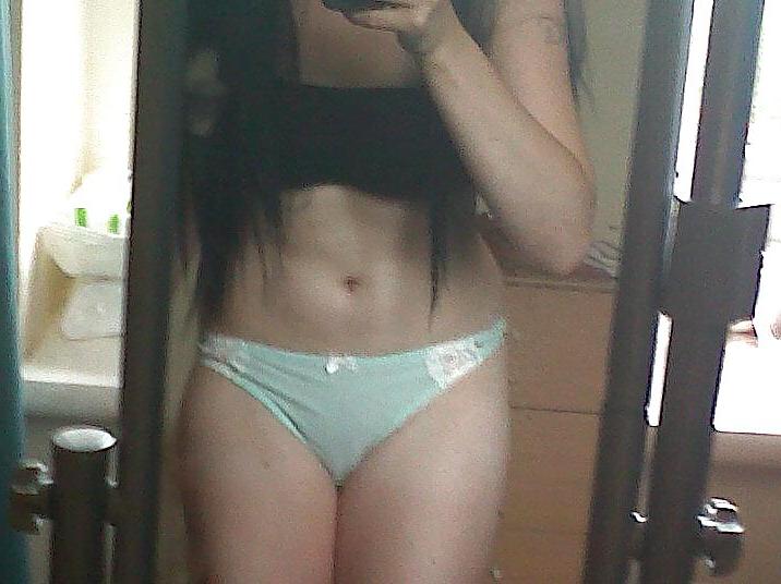 25P Naughty Naomi and her saucy self shots