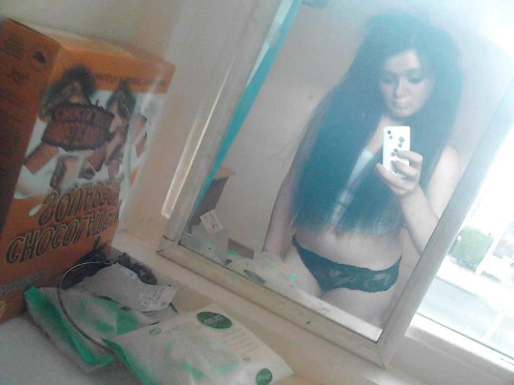 25P Naughty Naomi and her saucy self shots