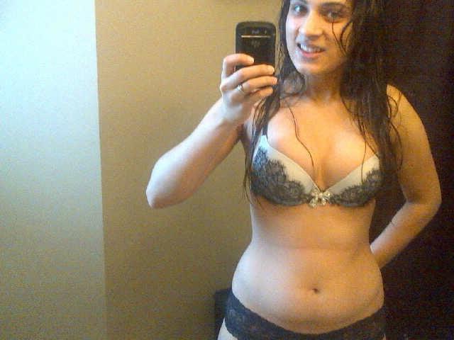 25P Young desi unmarried milf haves fun with camera (78)