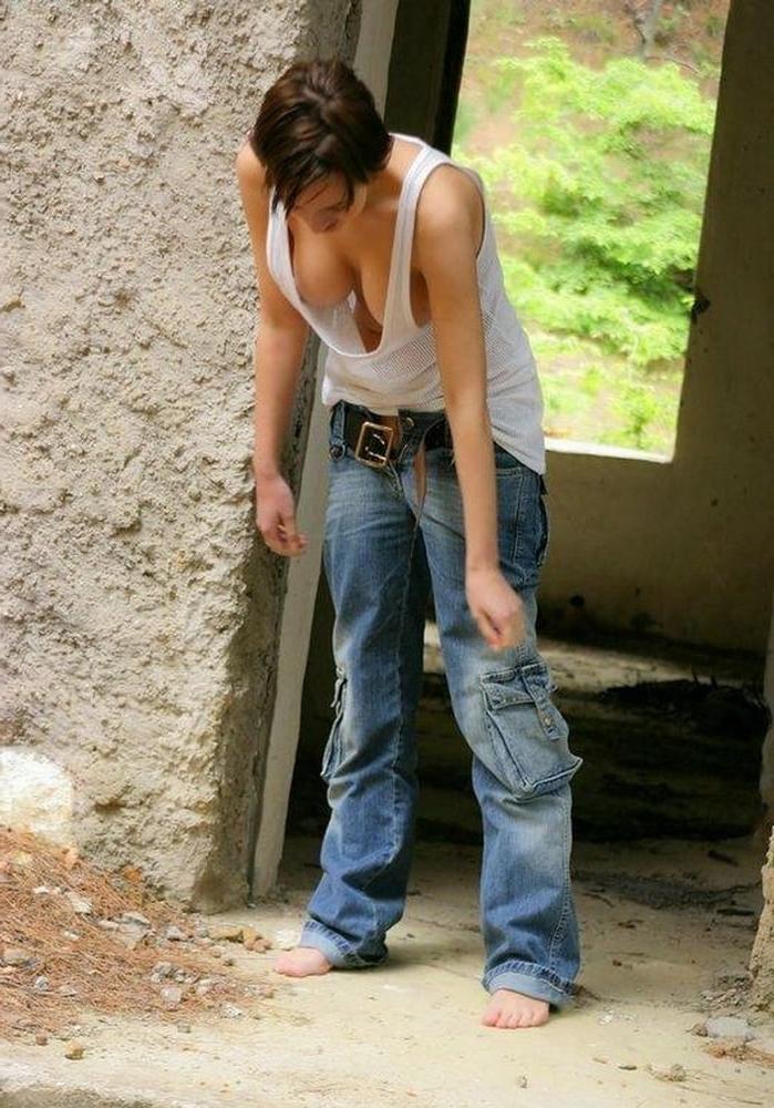 25P Downblouse &amp; Nipple Peeks 237