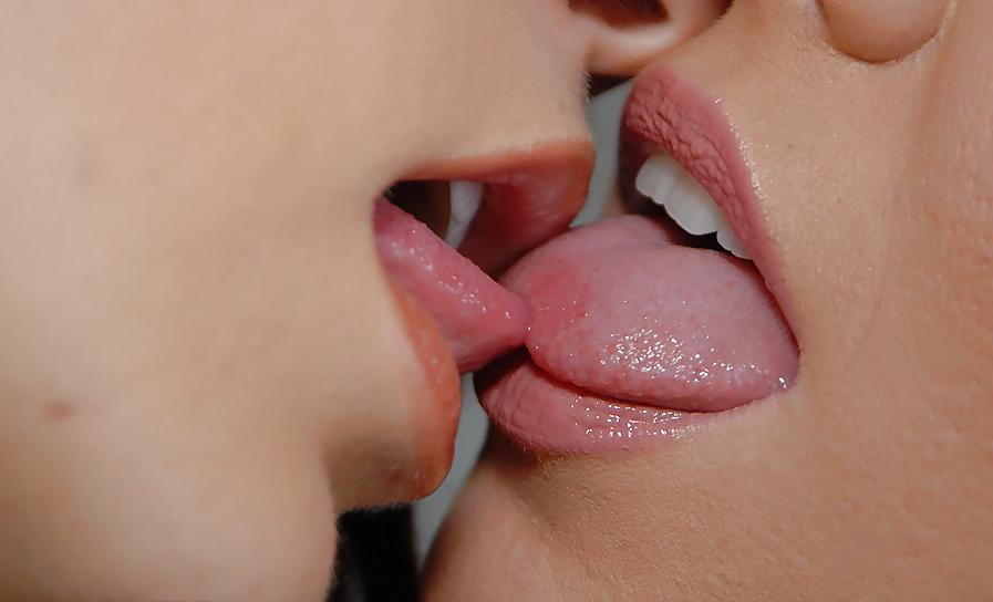 25P Beautiful Lesbians 2