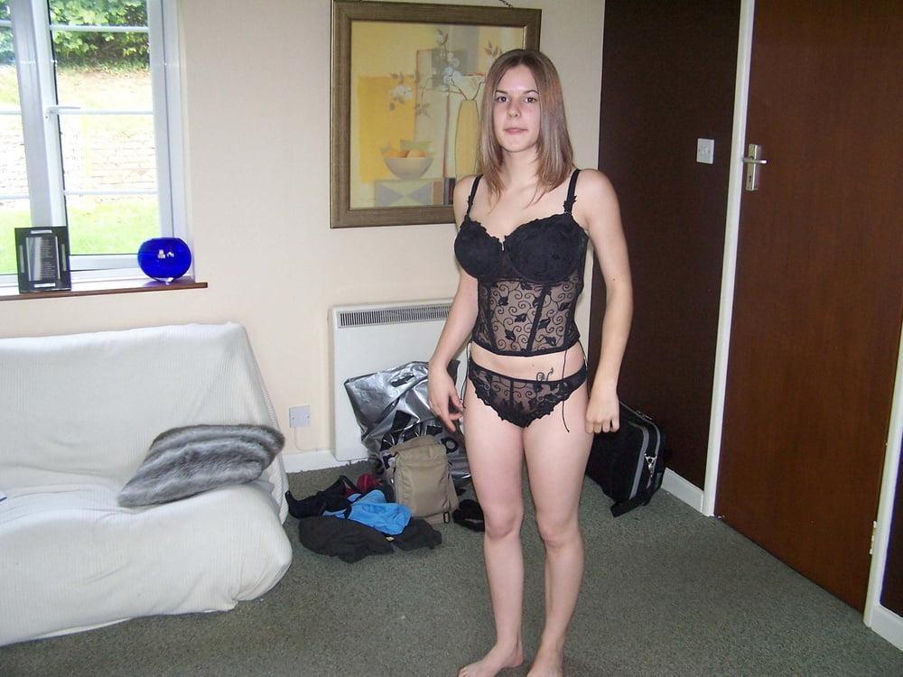 25P Busty brunette