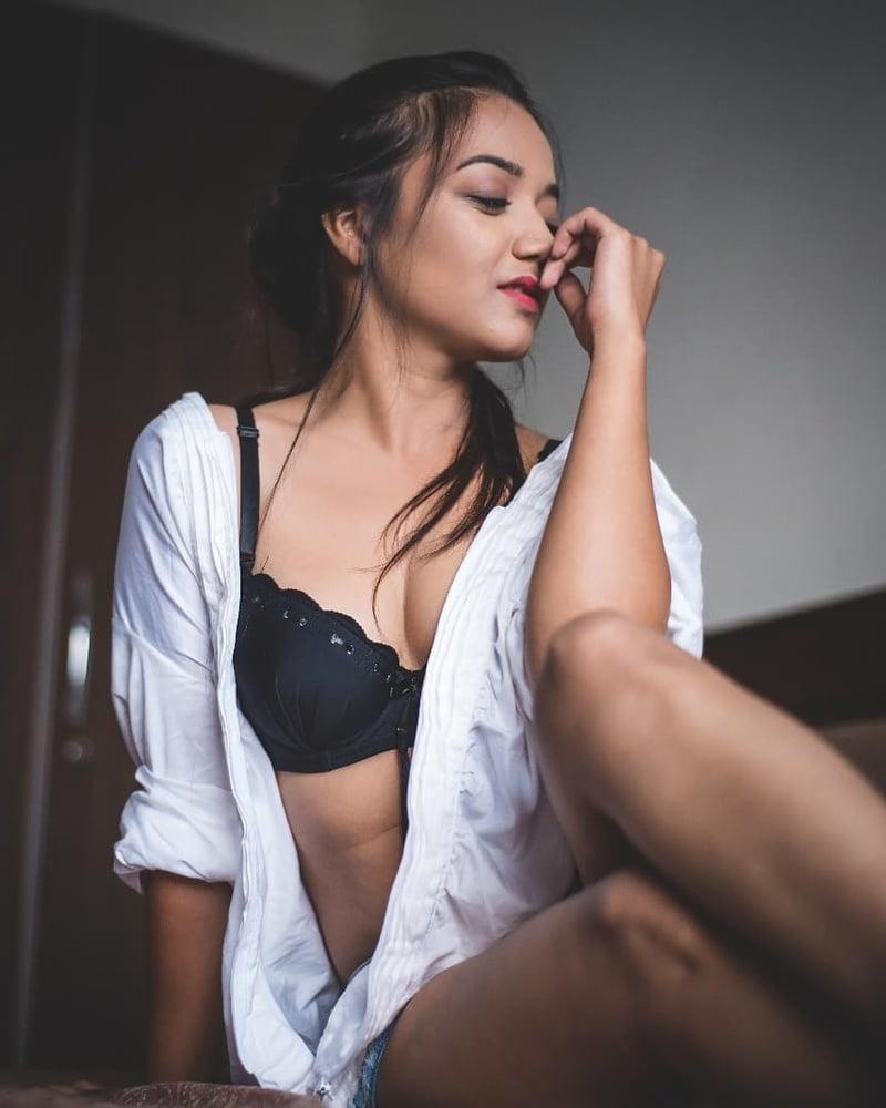 25P Unknown Desi Girl 009 (leaked nudes)