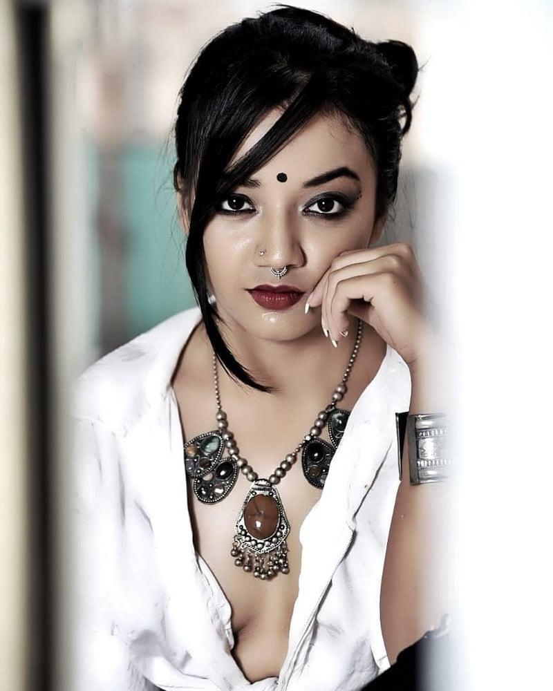 25P Unknown Desi Girl 009 (leaked nudes)