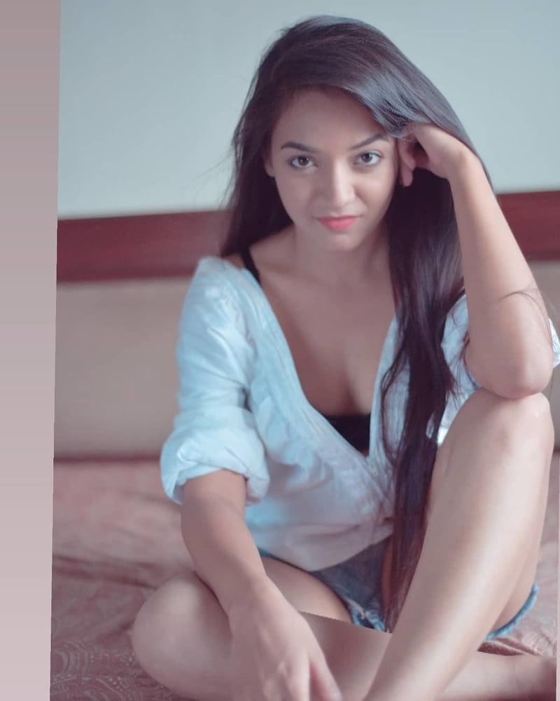 25P Unknown Desi Girl 009 (leaked nudes)