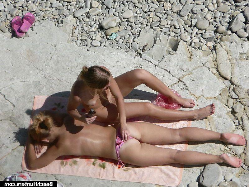 20P Beach girls 10