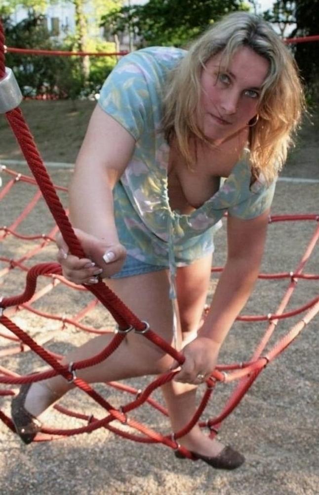 25P Downblouse &amp; Nipple Peeks 235