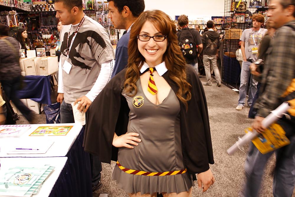 25P Babes of Comic Con 04
