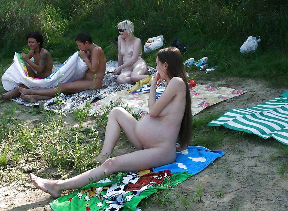 25P Beach party with pregnant beauty