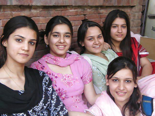 25P Pakistani Beauty