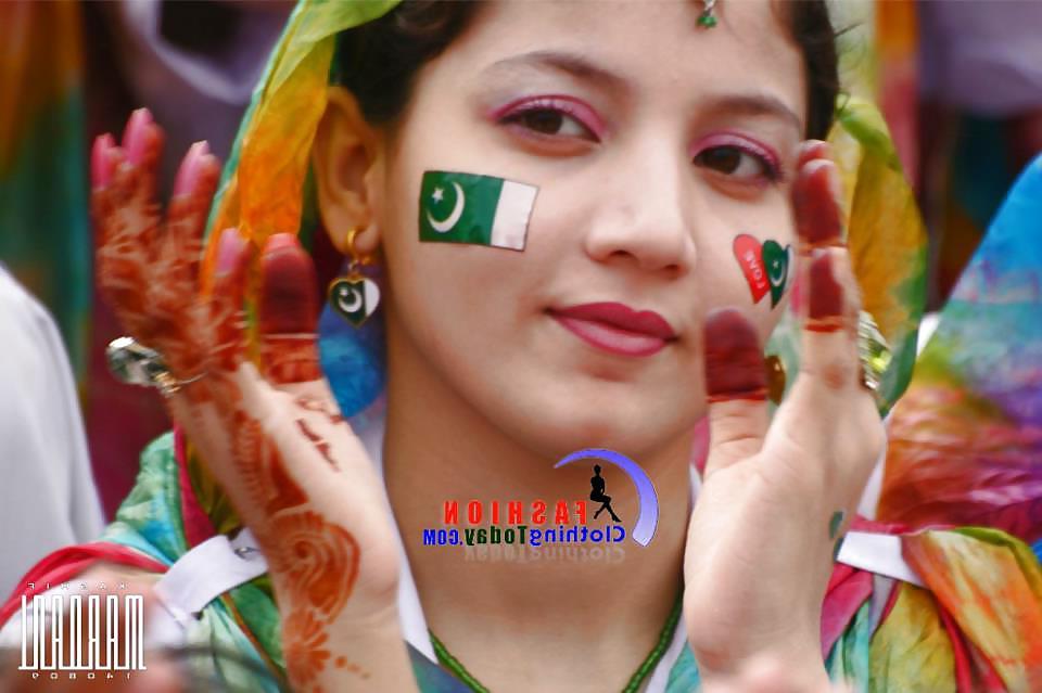 25P Pakistani Beauty