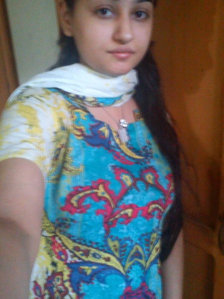 25P Unknown Desi Girl 0007 (Nudes)