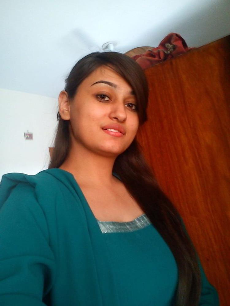 25P Unknown Desi Girl 0007 (Nudes)
