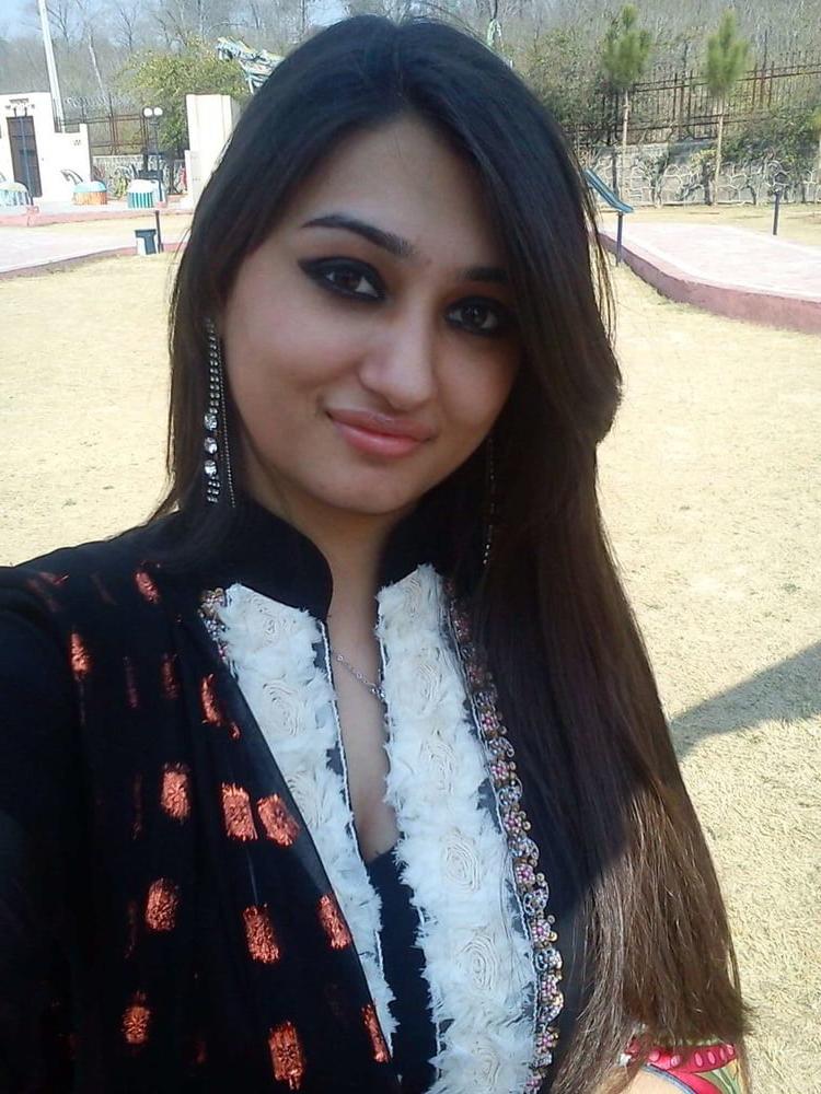 25P Unknown Desi Girl 0007 (Nudes)