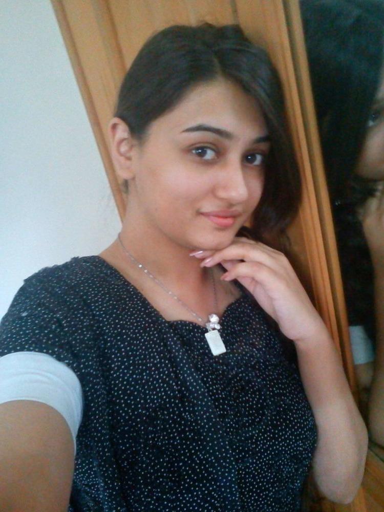 25P Unknown Desi Girl 0007 (Nudes)