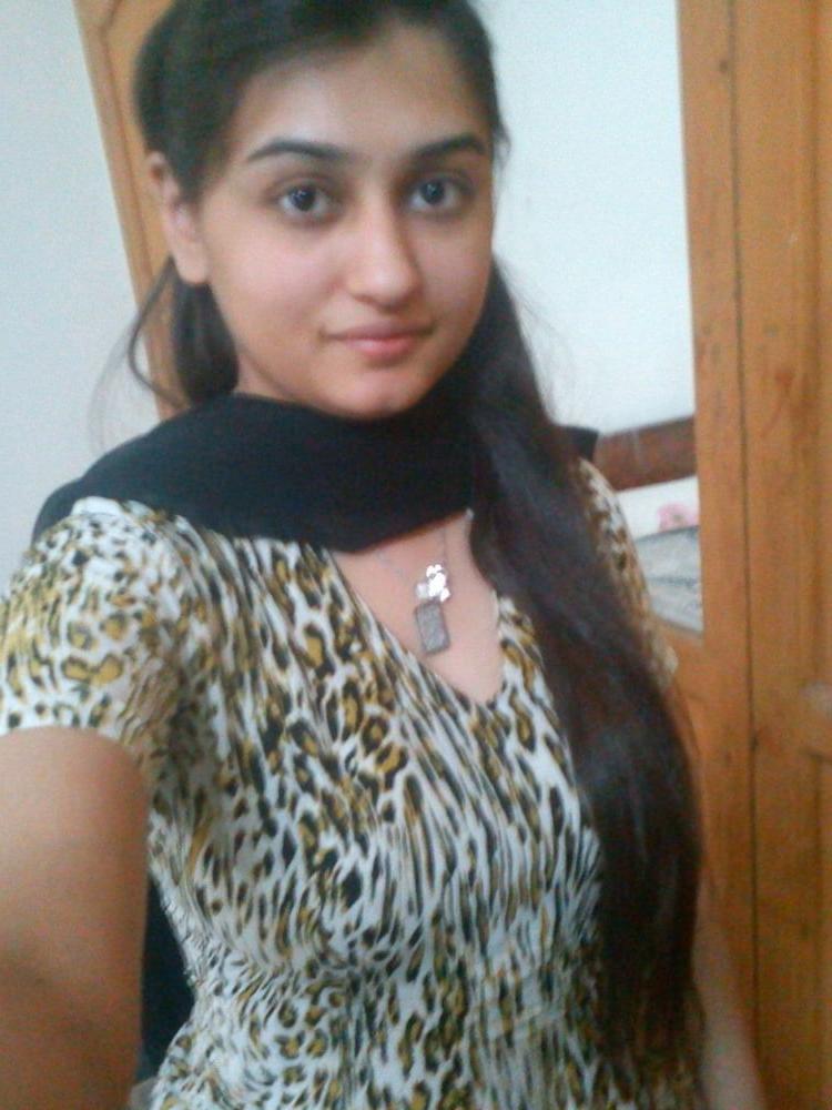 25P Unknown Desi Girl 0007 (Nudes)