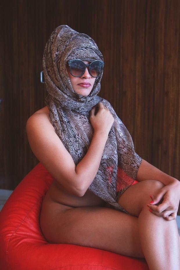 25P Desi Showing Asset 052