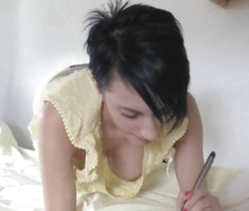 25P Downblouse - nip slips