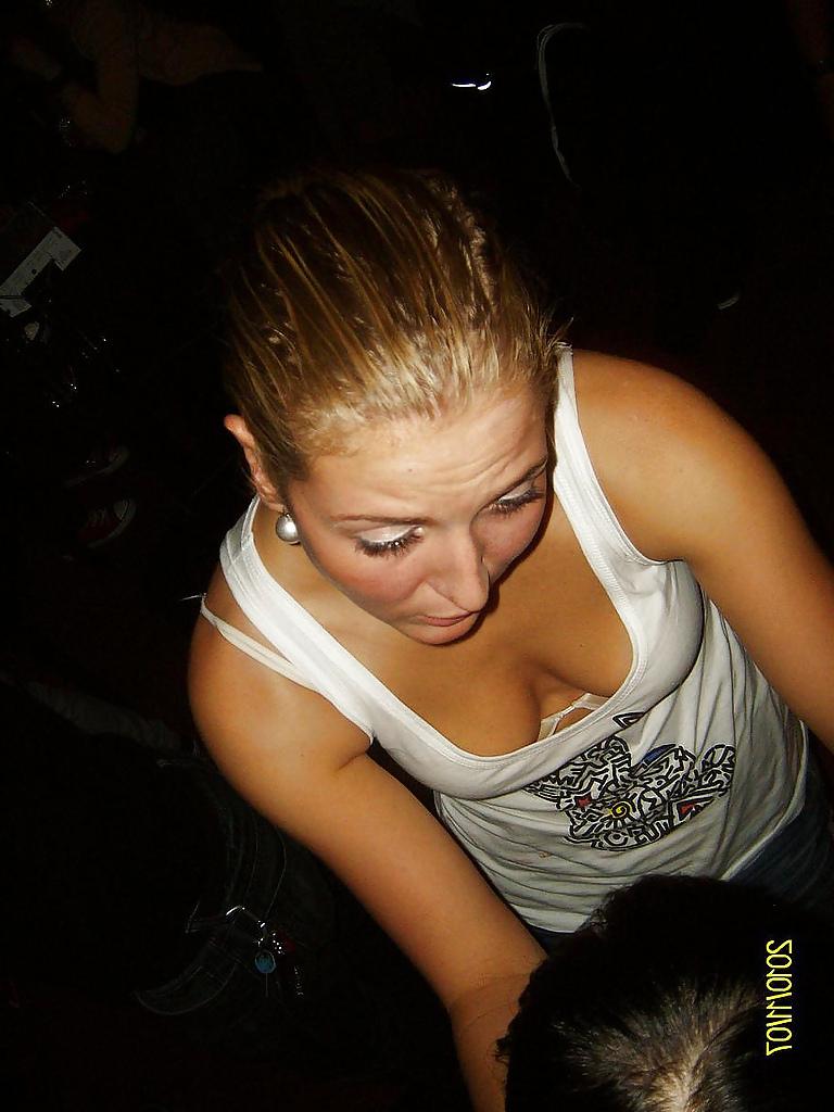 25P Downblouse - nip slips