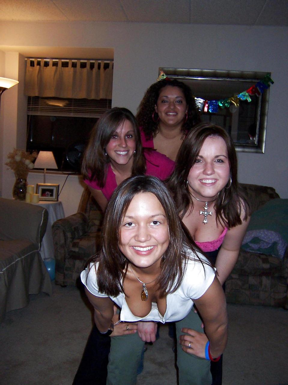 25P Downblouse - nip slips